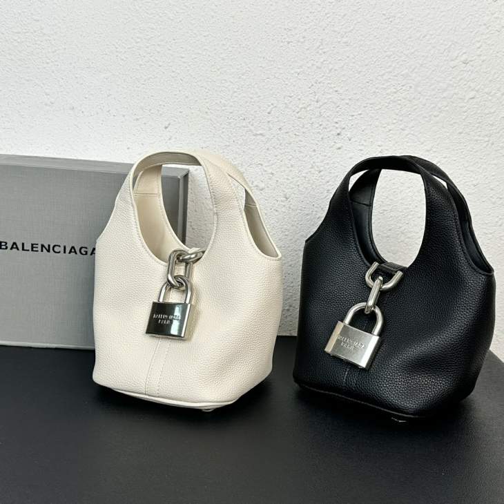 Picture of Balenciaga Handbags _SKUfw177415275fw